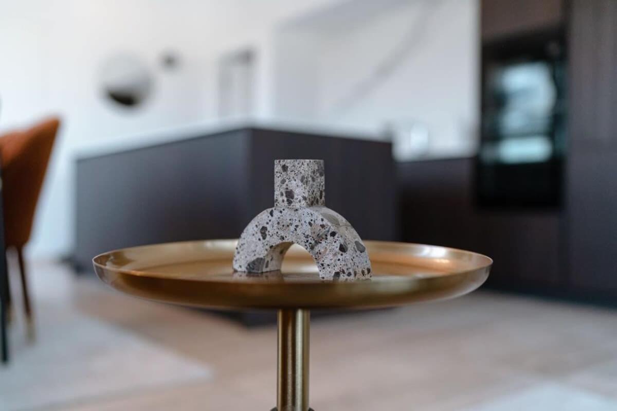 Elegance In Historic Ville-haute Apartamento *