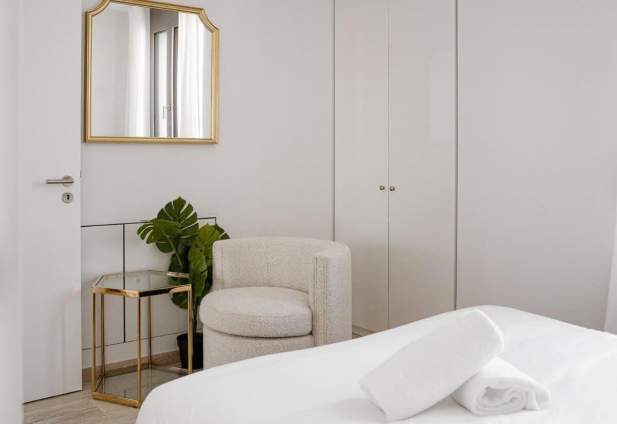 Elegance In Historic Ville-haute Apartamento