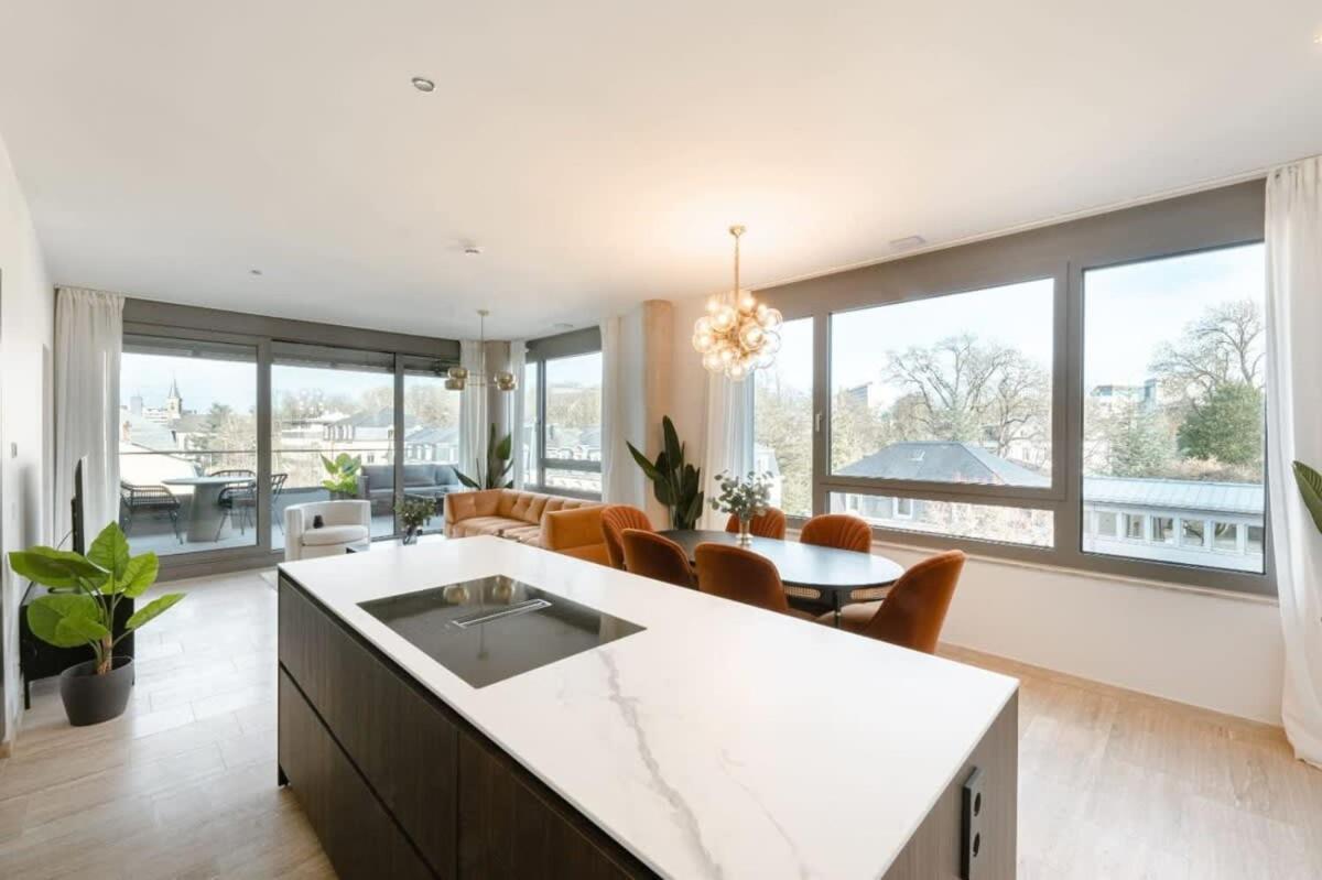 Elegance In Historic Ville-haute Apartamento *